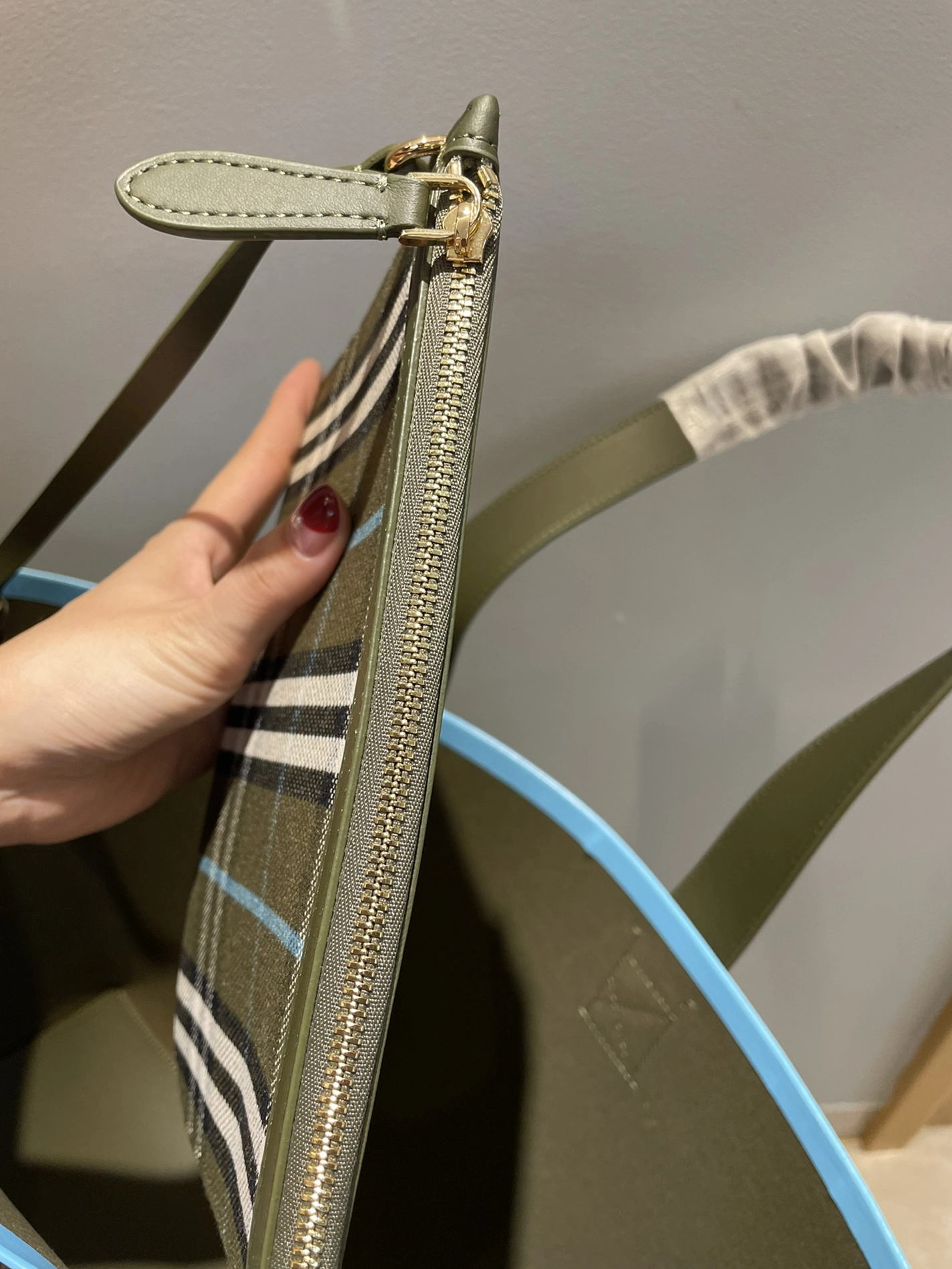 Burberry AAA Quality Shoulder Bags For Women GoAnywhere 532