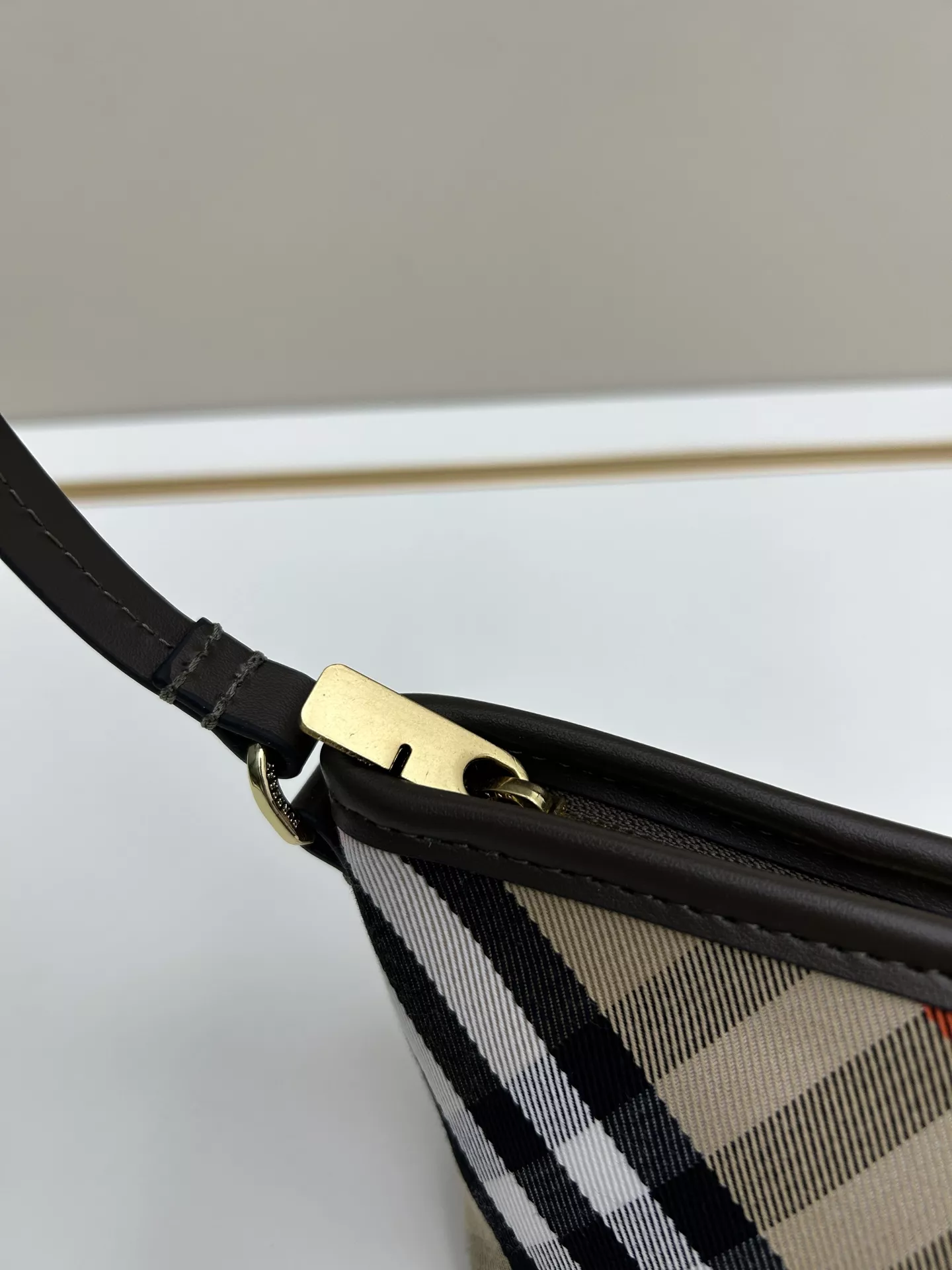 Burberry AAA Quality Shoulder Bags For Women Popular 3096