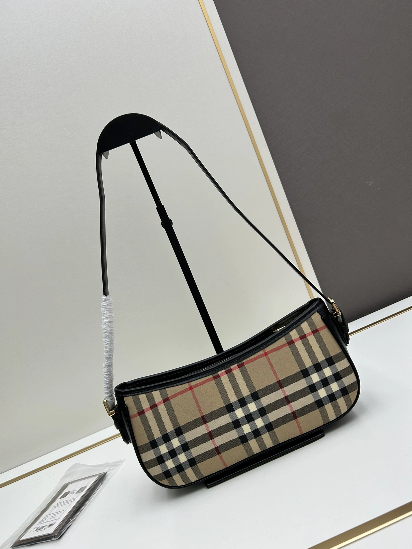 Burberry AAA Quality Shoulder Bags For Women Popular 6281