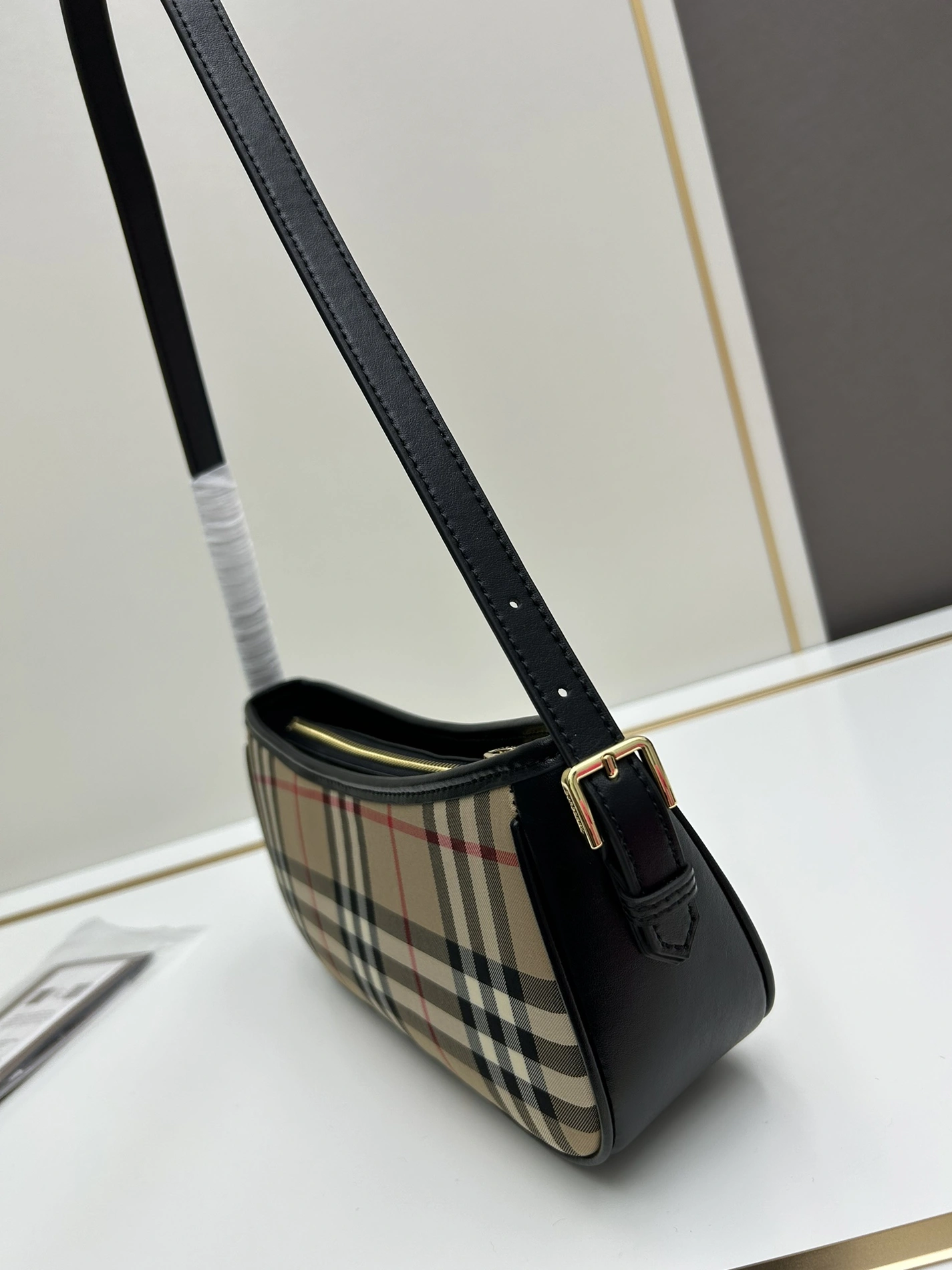 Burberry AAA Quality Shoulder Bags For Women Popular 6281