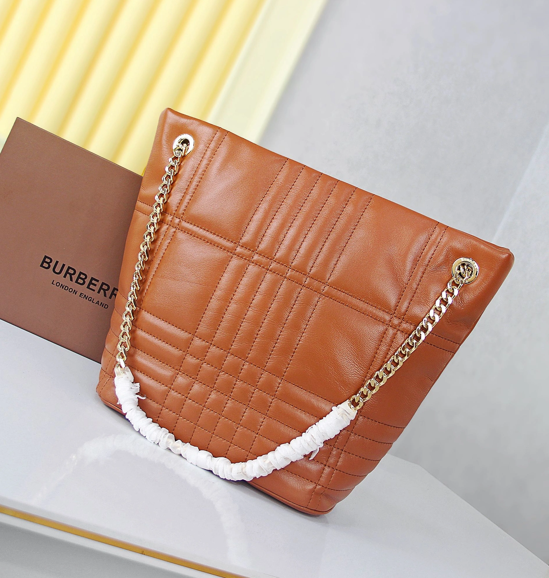 Burberry AAA Quality Shoulder Bags For Women Refined 5704