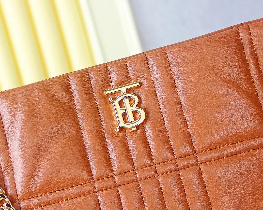 Burberry AAA Quality Shoulder Bags For Women Refined 5704