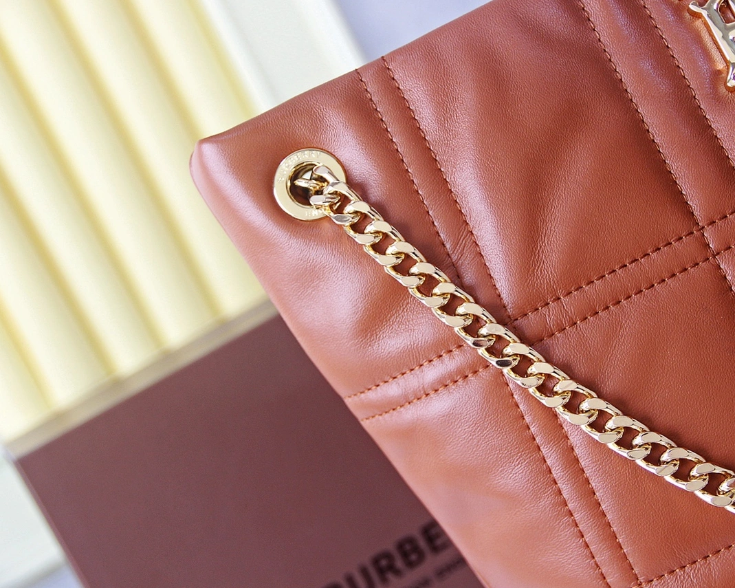 Burberry AAA Quality Shoulder Bags For Women Refined 5704