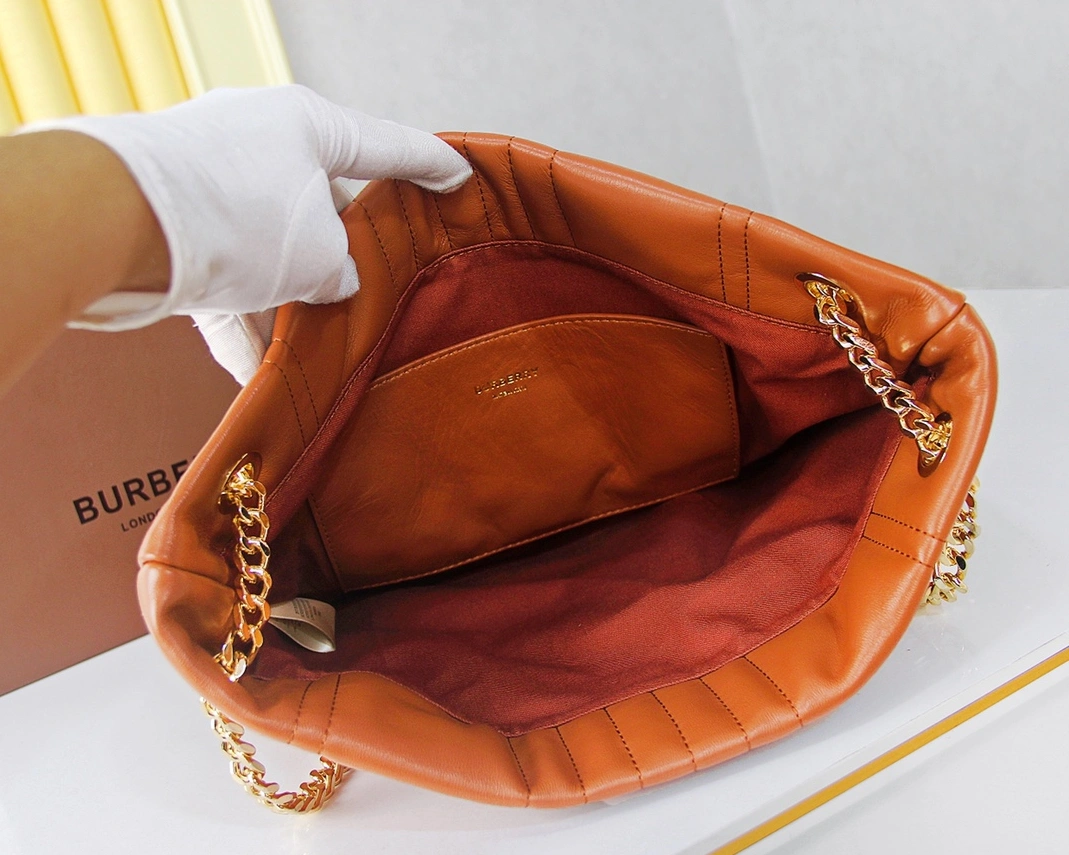 Burberry AAA Quality Shoulder Bags For Women Refined 5704