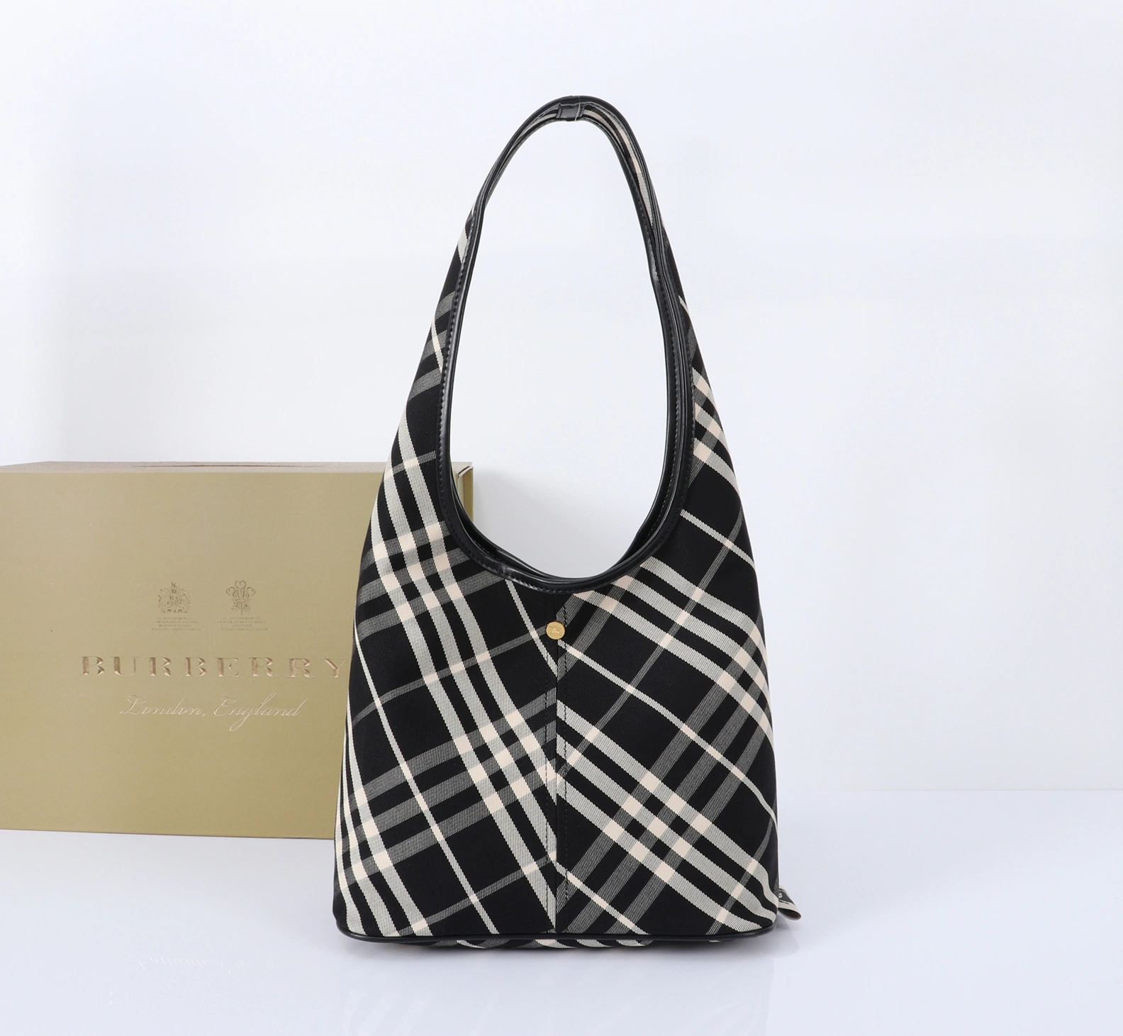 Burberry AAA Quality Shoulder Bags For Women Refined 6703
