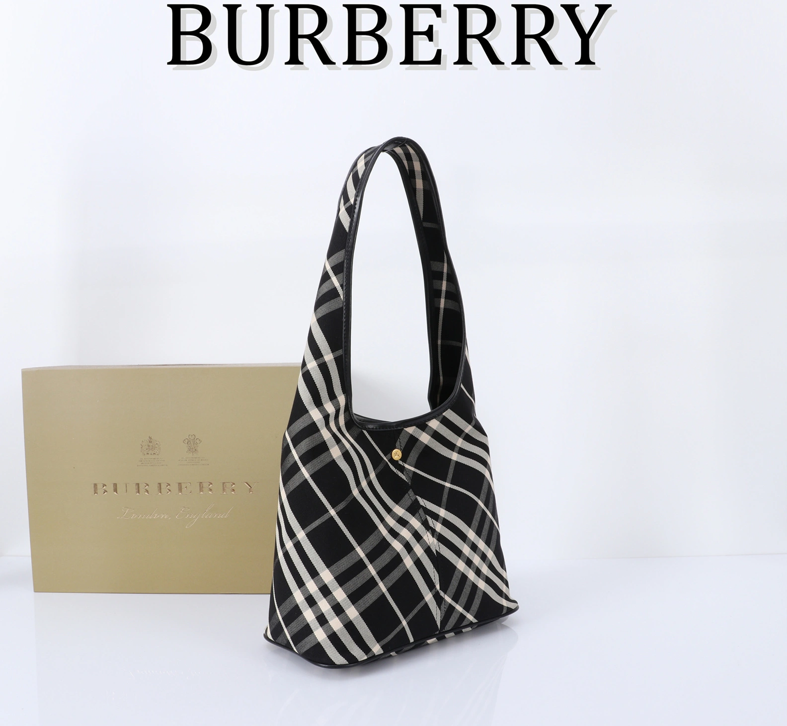 Burberry AAA Quality Shoulder Bags For Women Refined 6703