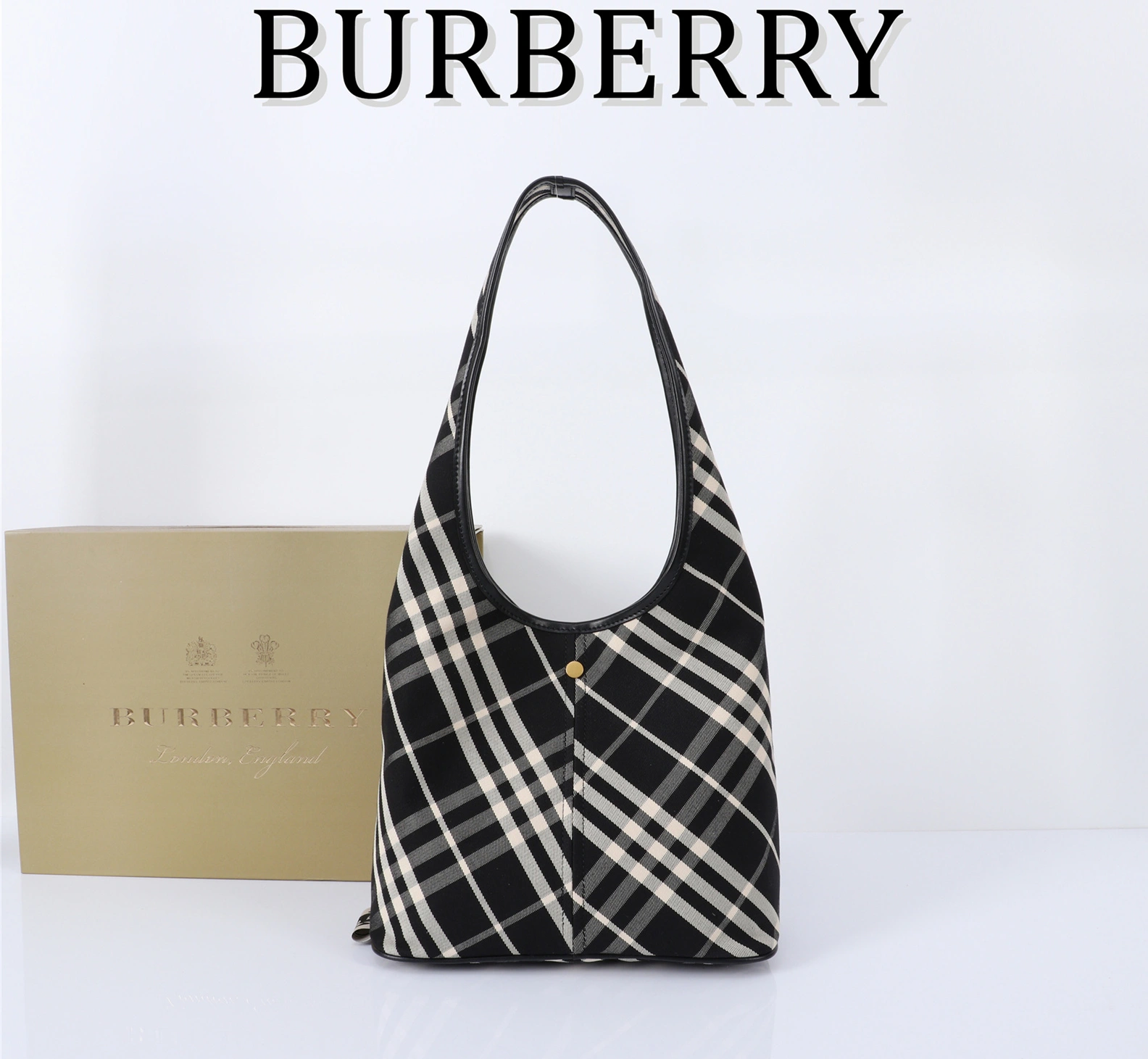 Burberry AAA Quality Shoulder Bags For Women Refined 6703