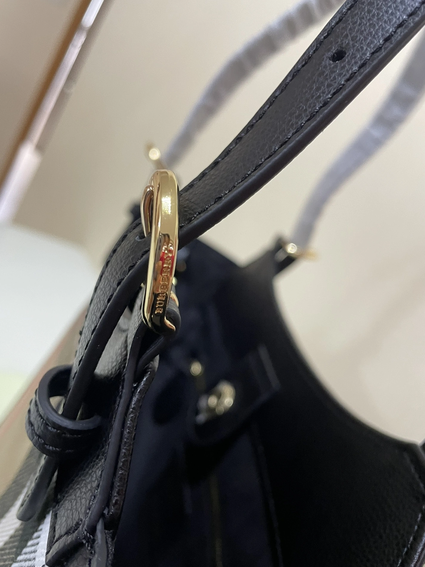Burberry AAA Quality Shoulder Bags For Women Soft 6645