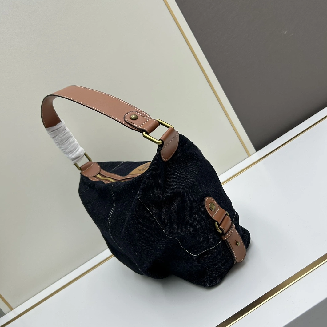 Burberry AAA Quality Shoulder Bags For Women Stylish 7533
