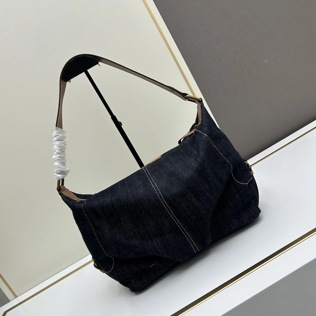 Burberry AAA Quality Shoulder Bags For Women Stylish 7533