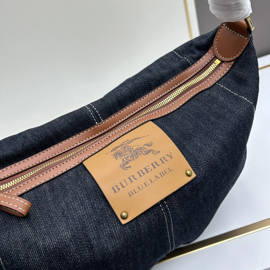 Burberry AAA Quality Shoulder Bags For Women Stylish 7533