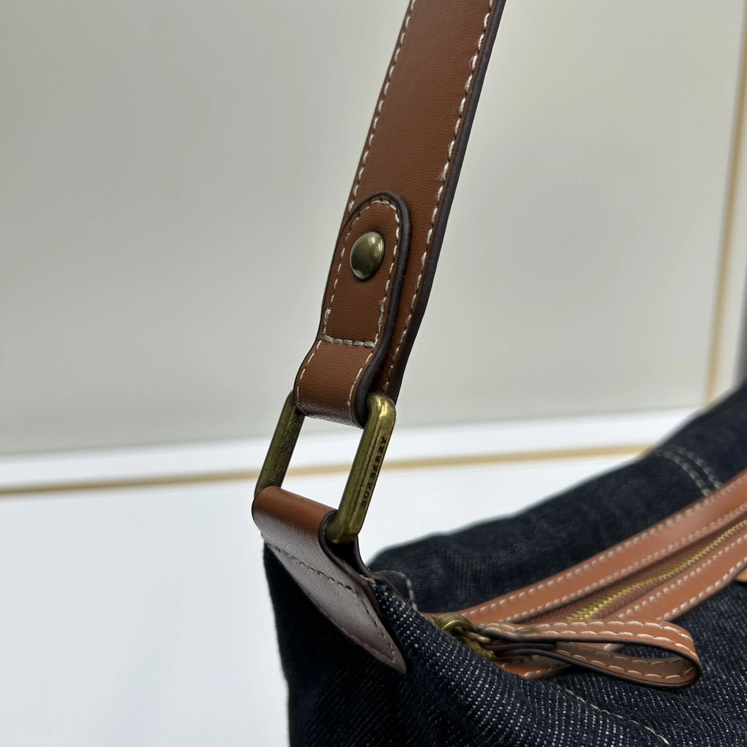 Burberry AAA Quality Shoulder Bags For Women Stylish 7533