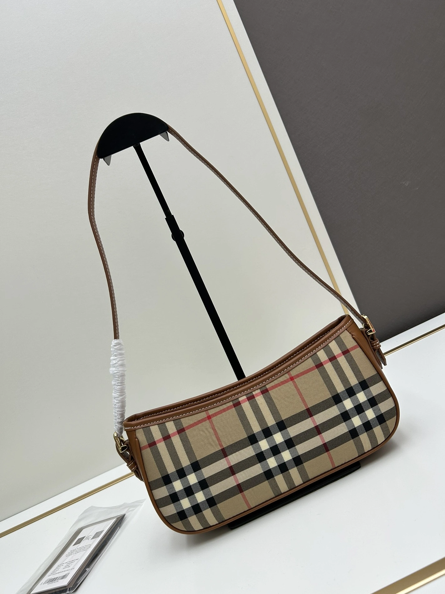 Burberry AAA Quality Shoulder Bags For Women Timeless 5373
