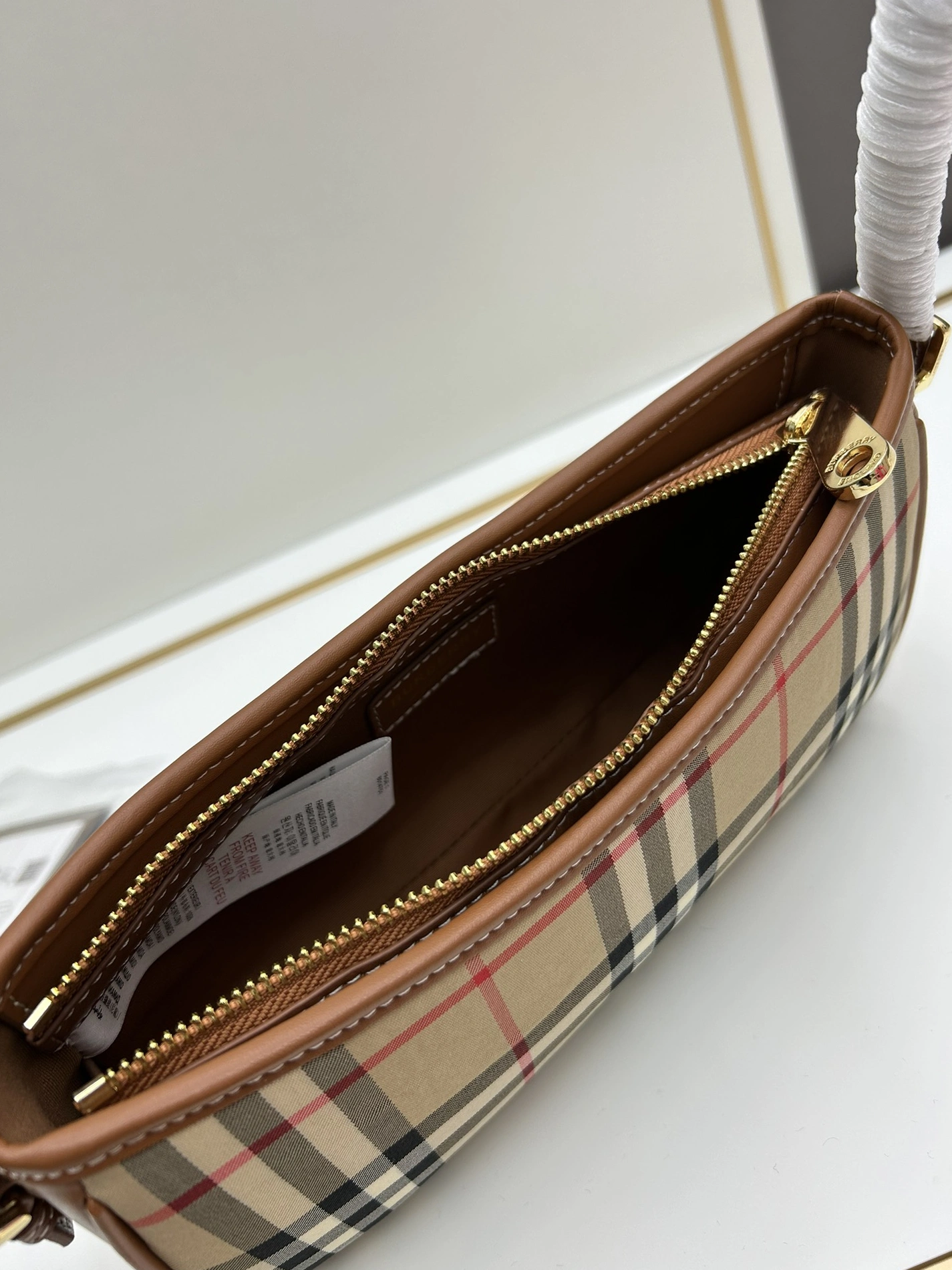 Burberry AAA Quality Shoulder Bags For Women Timeless 5373