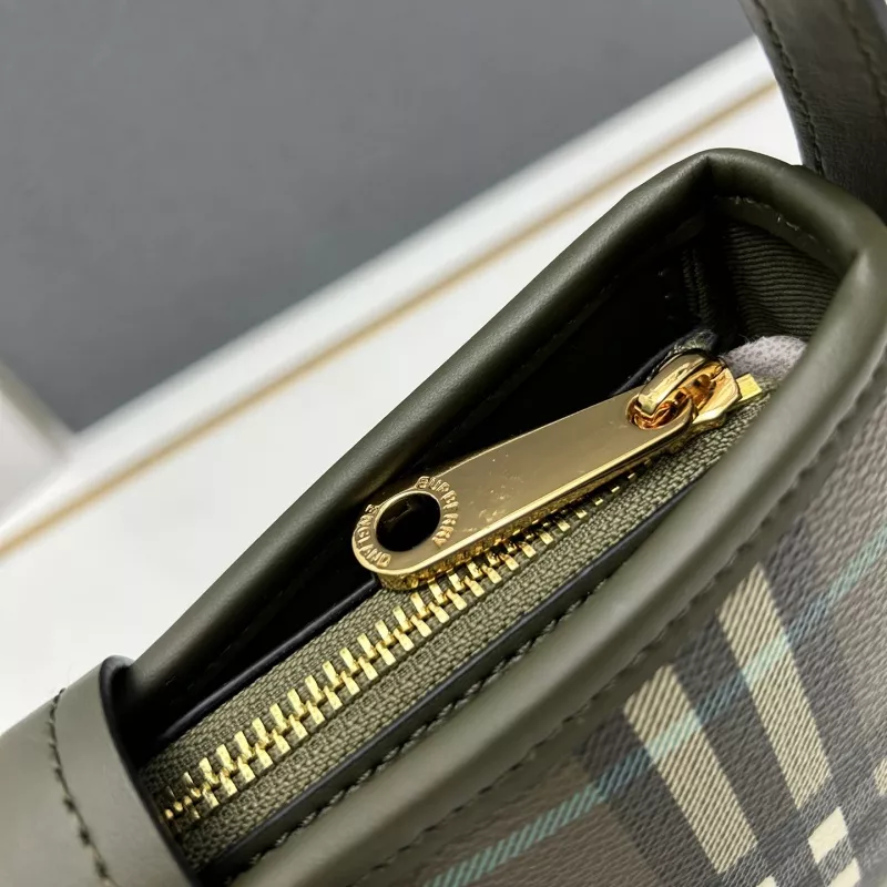 Burberry AAA Quality Shoulder Bags For Women Timeless 9662
