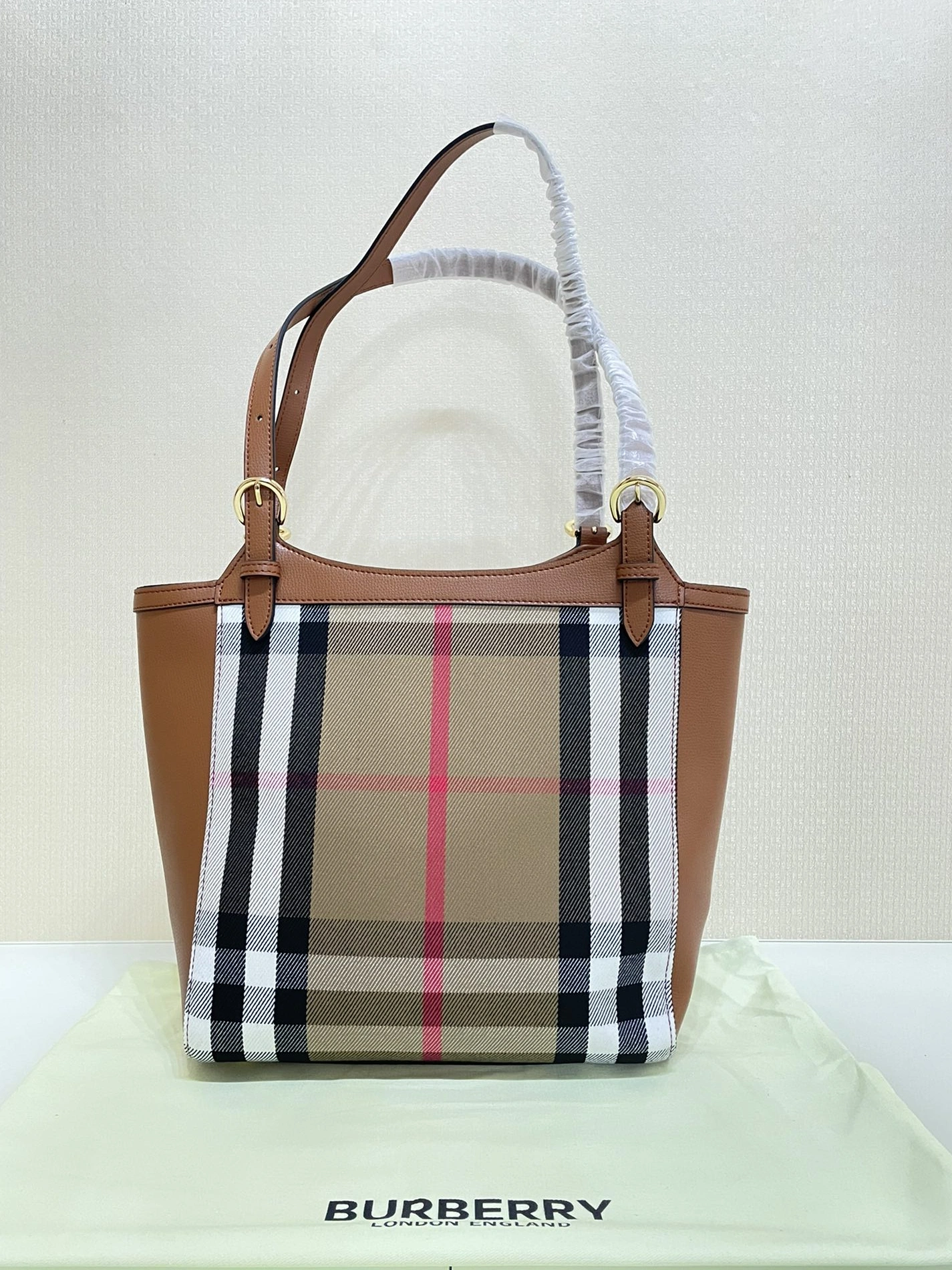 Burberry AAA Quality Shoulder Bags For Women Unique 2607