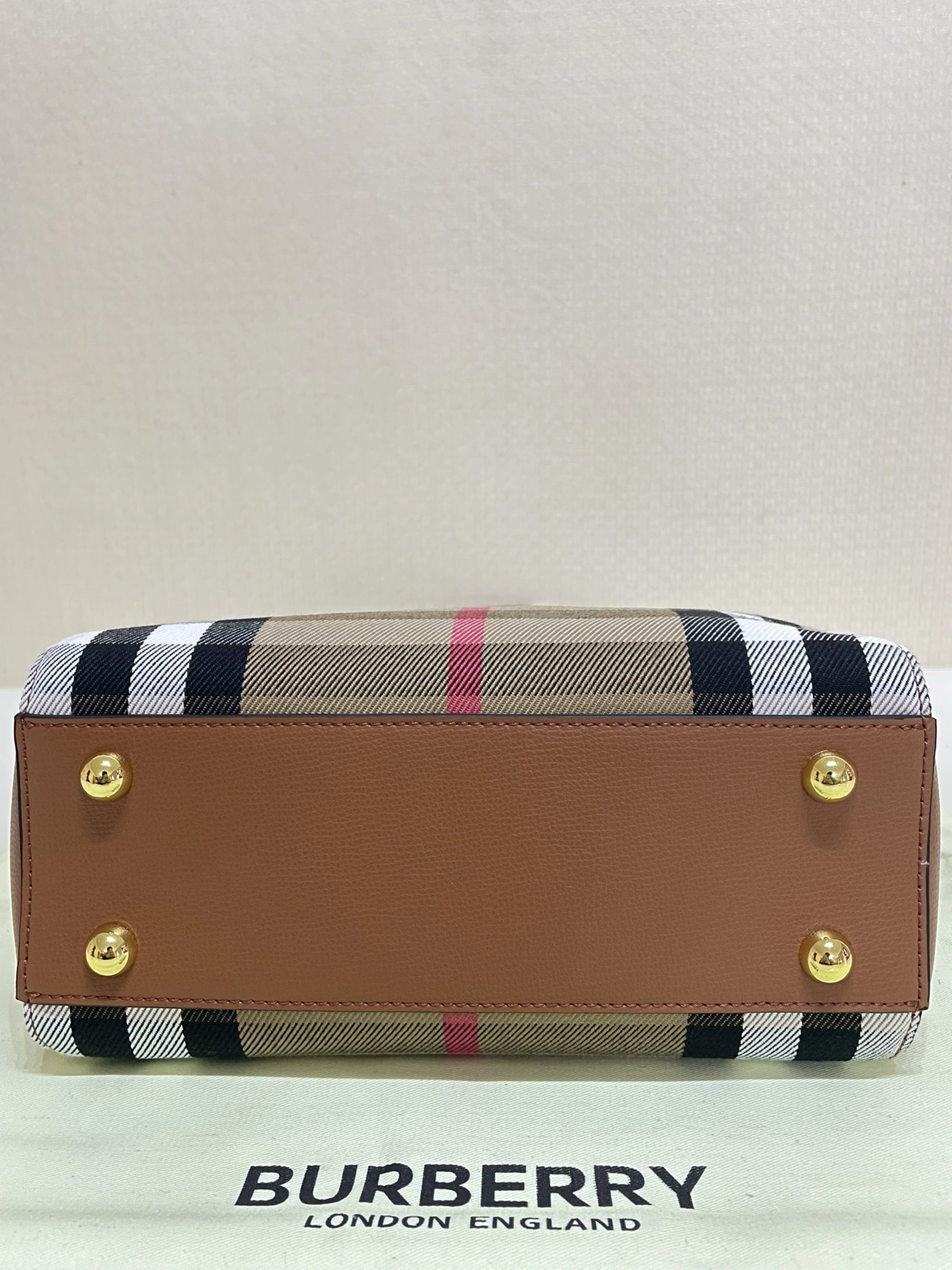 Burberry AAA Quality Shoulder Bags For Women Unique 2607