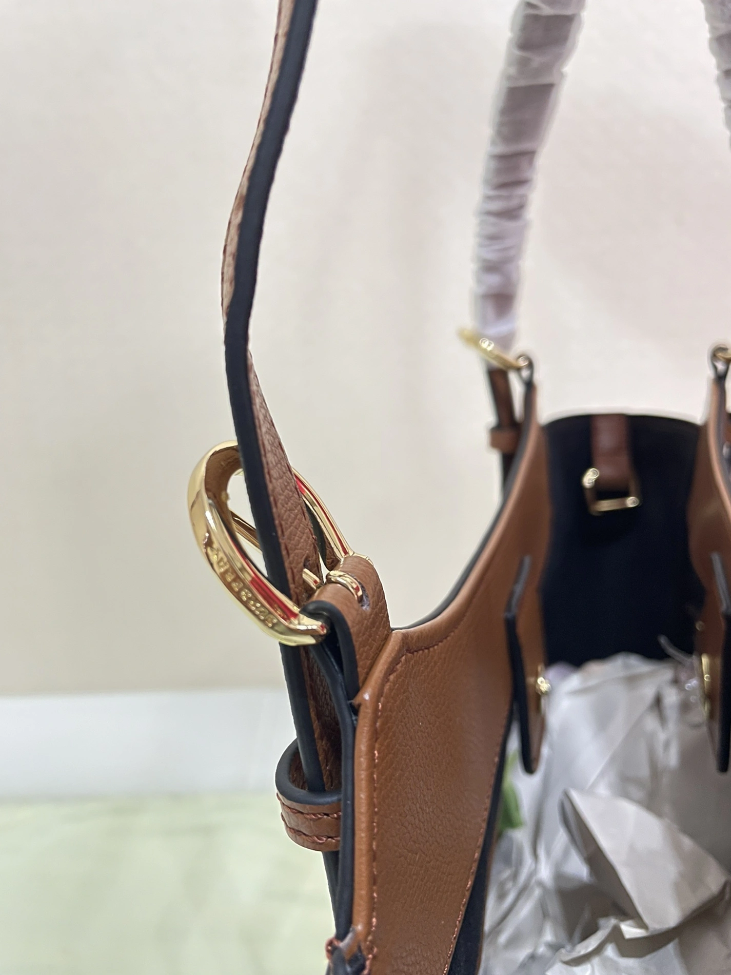 Burberry AAA Quality Shoulder Bags For Women Unique 2607