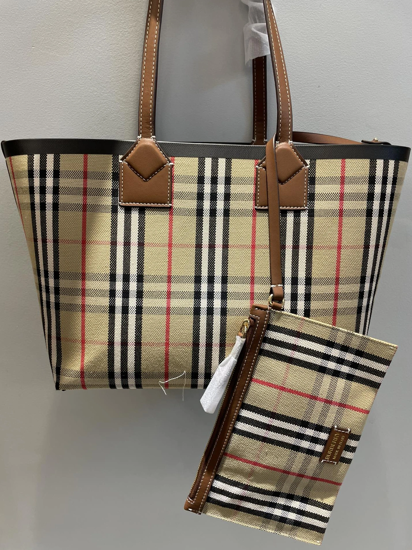 Burberry AAA Quality Shoulder Bags For Women Versatile 1821