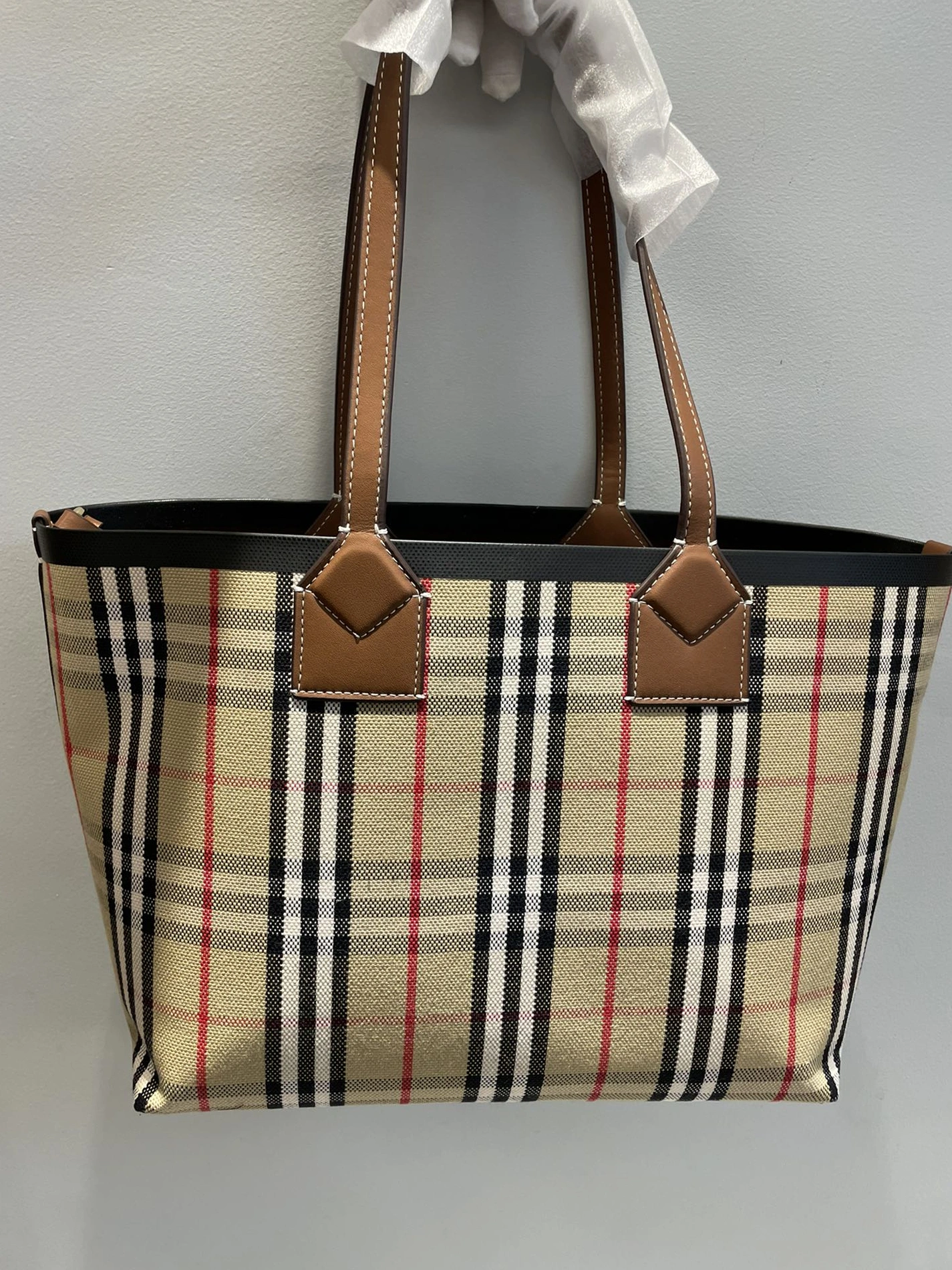Burberry AAA Quality Shoulder Bags For Women Versatile 1821