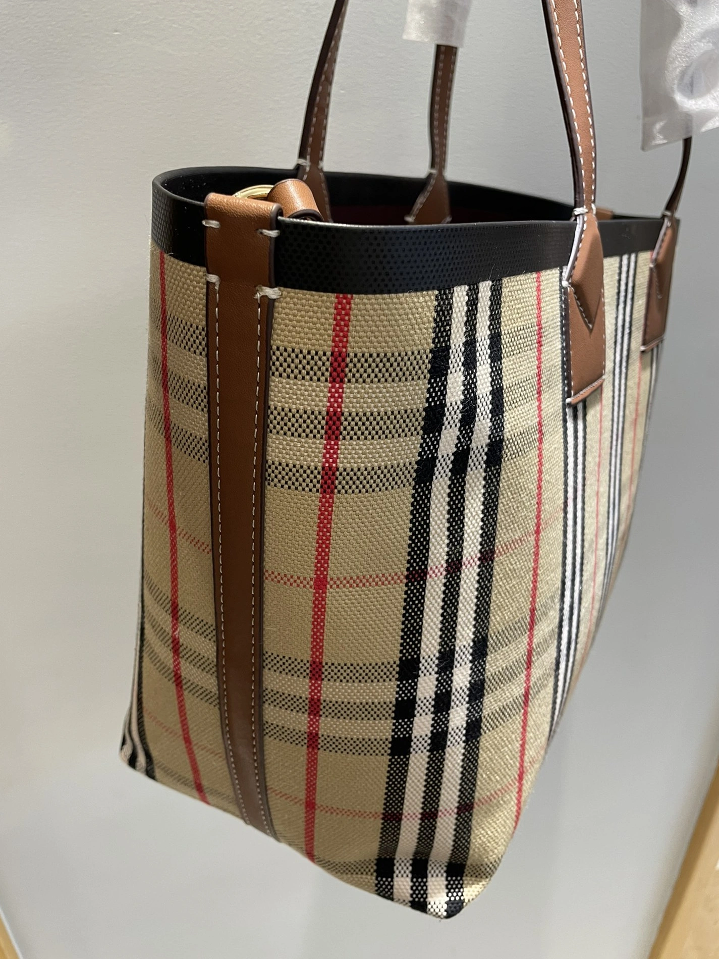 Burberry AAA Quality Shoulder Bags For Women Versatile 1821