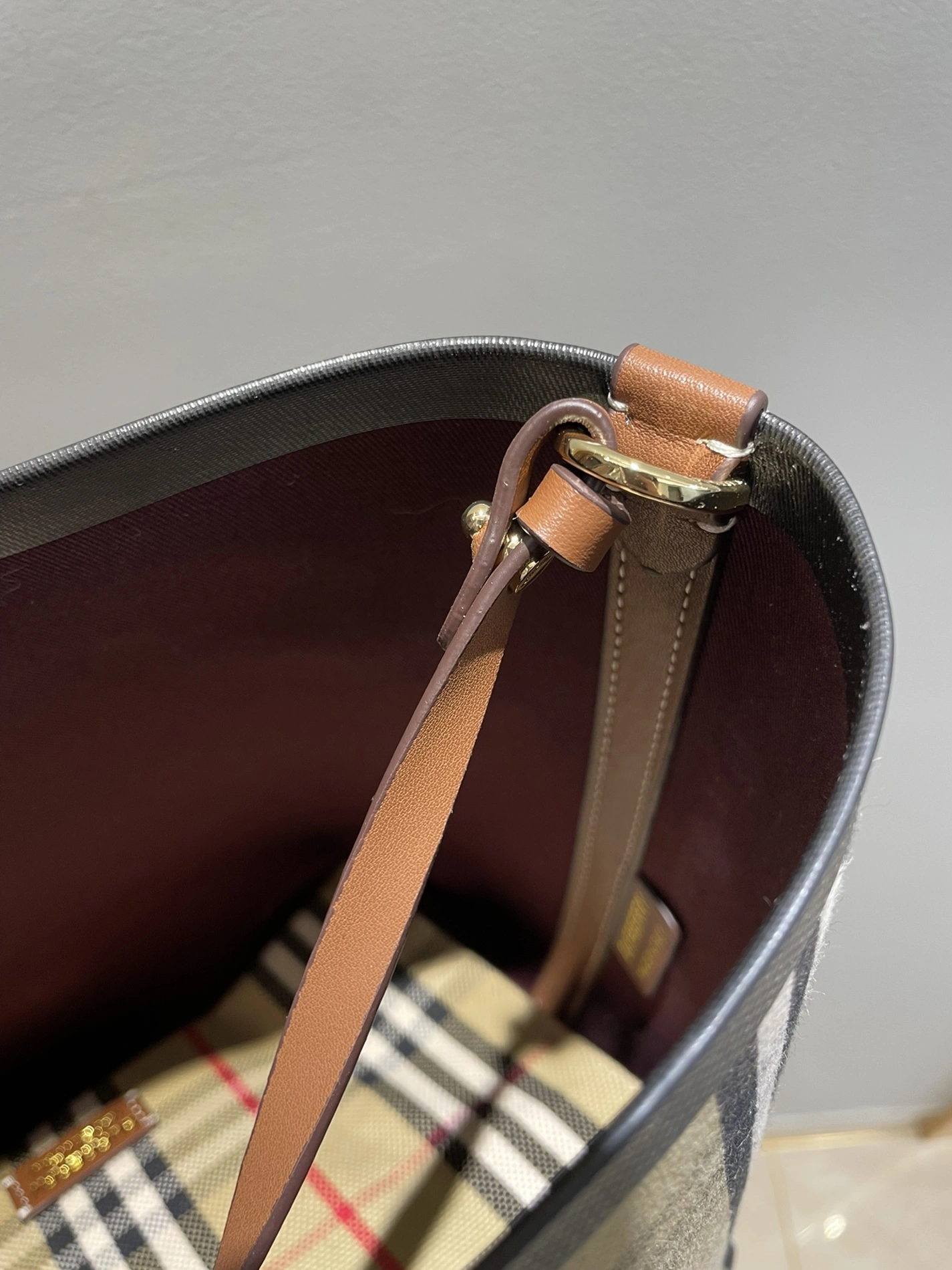 Burberry AAA Quality Shoulder Bags For Women Versatile 1821