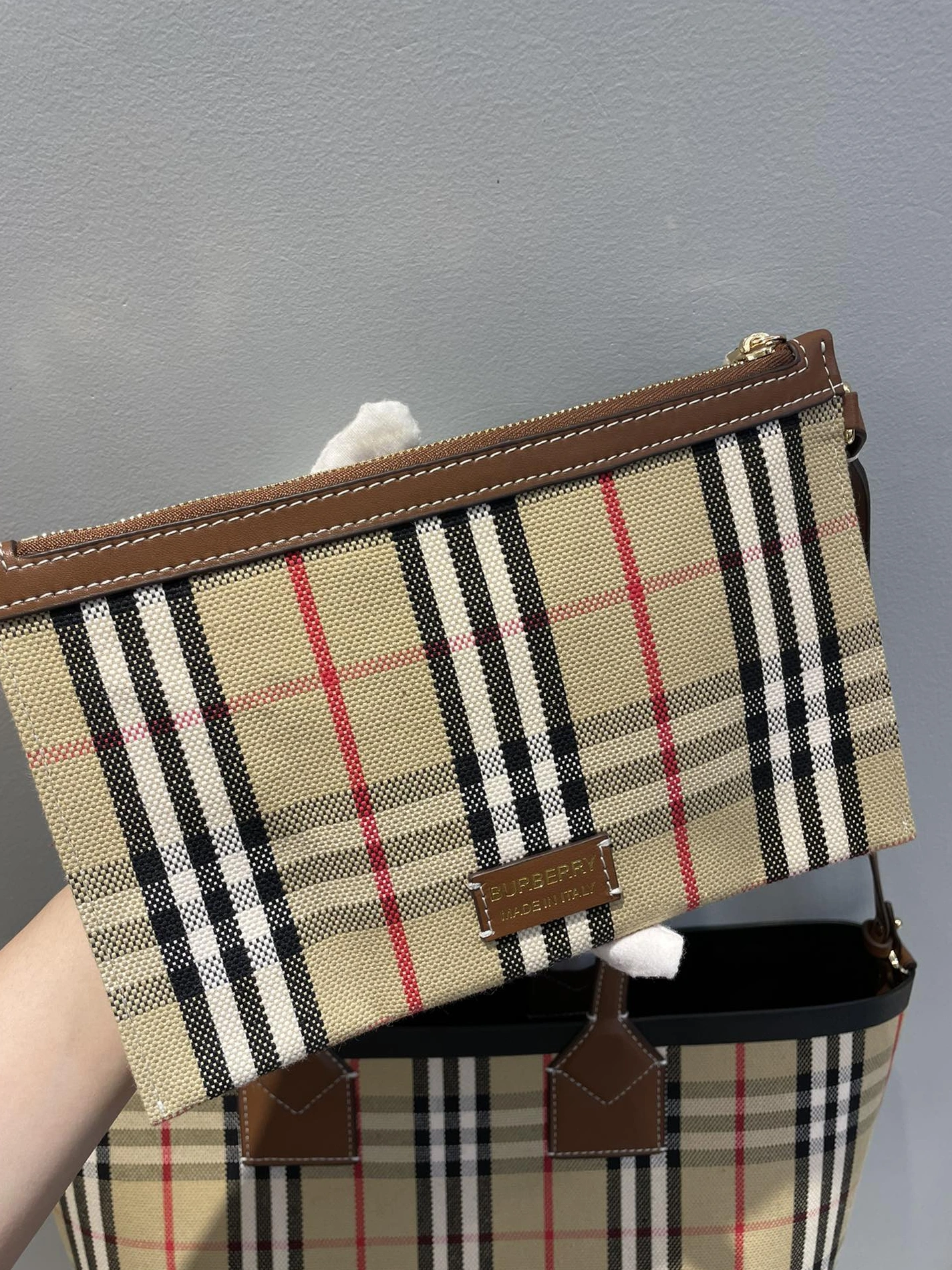 Burberry AAA Quality Shoulder Bags For Women Versatile 1821