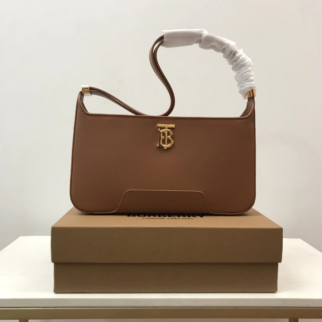 Burberry AAA Quality Shoulder Bags For Women Versatile 7577
