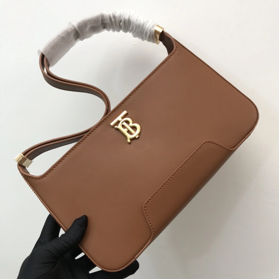 Burberry AAA Quality Shoulder Bags For Women Versatile 7577
