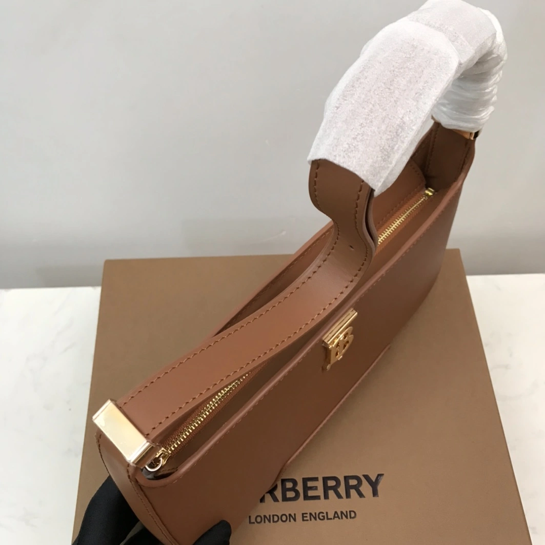 Burberry AAA Quality Shoulder Bags For Women Versatile 7577