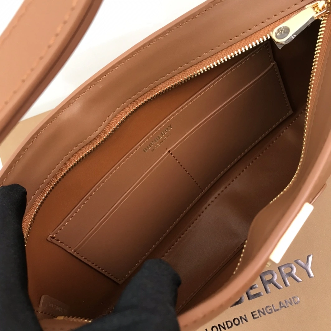Burberry AAA Quality Shoulder Bags For Women Versatile 7577