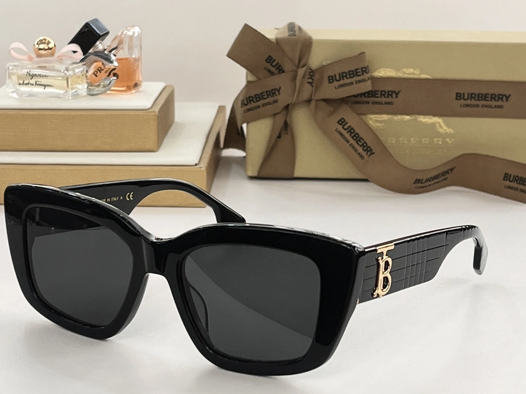 Burberry AAA Quality Sunglasses Affordable 8667