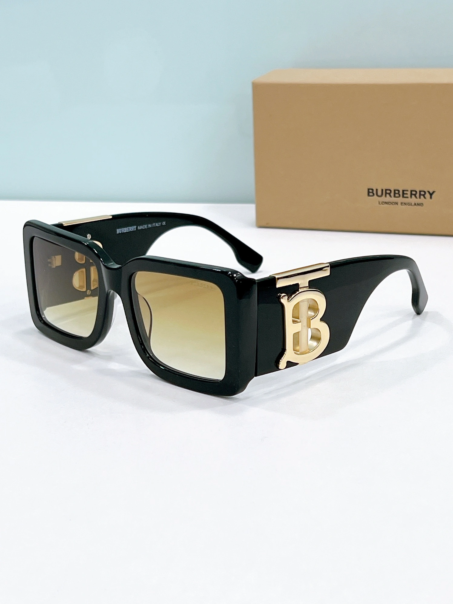 Burberry AAA Quality Sunglasses BestValue 4368