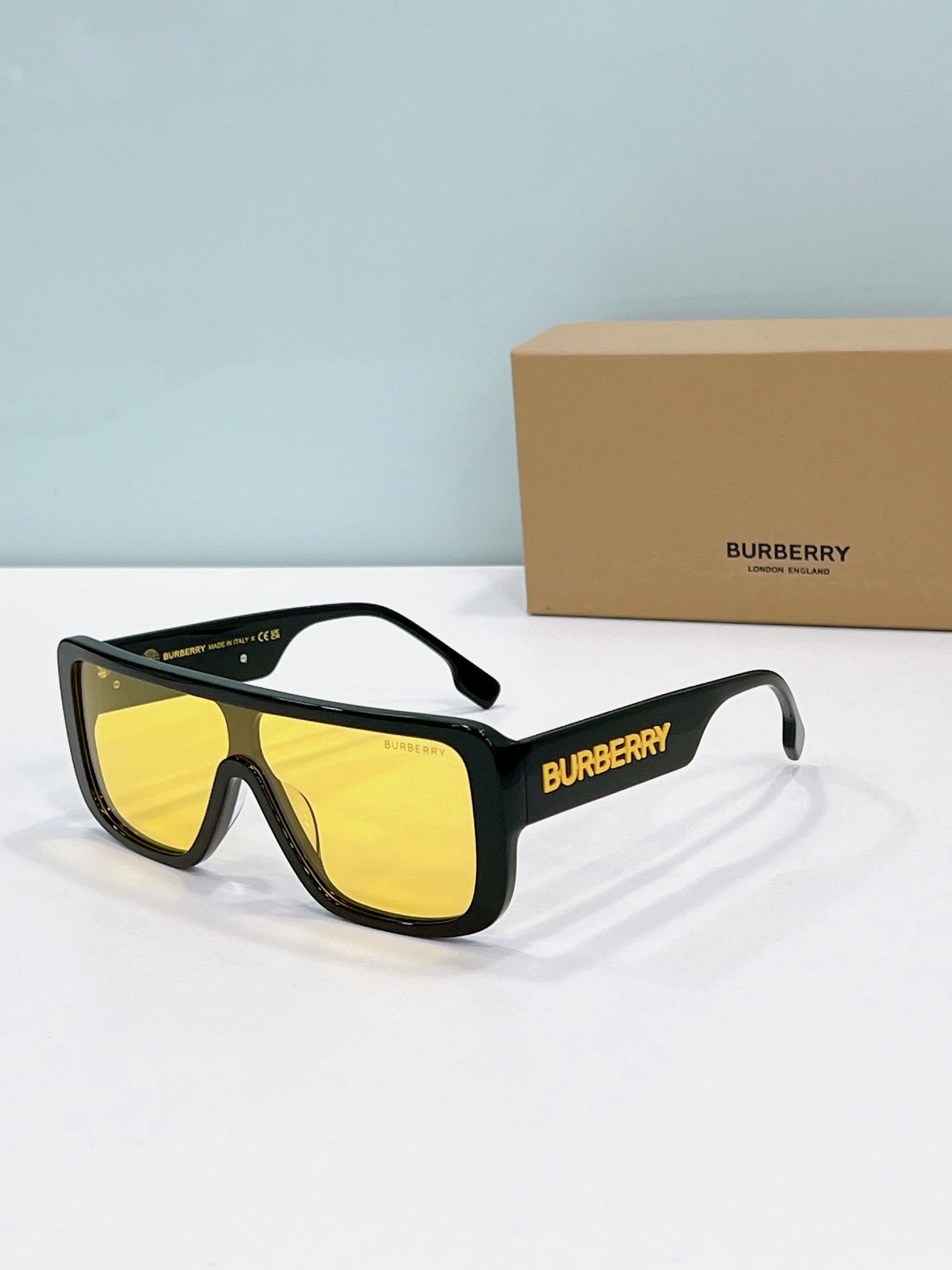 Burberry AAA Quality Sunglasses Bold 3884