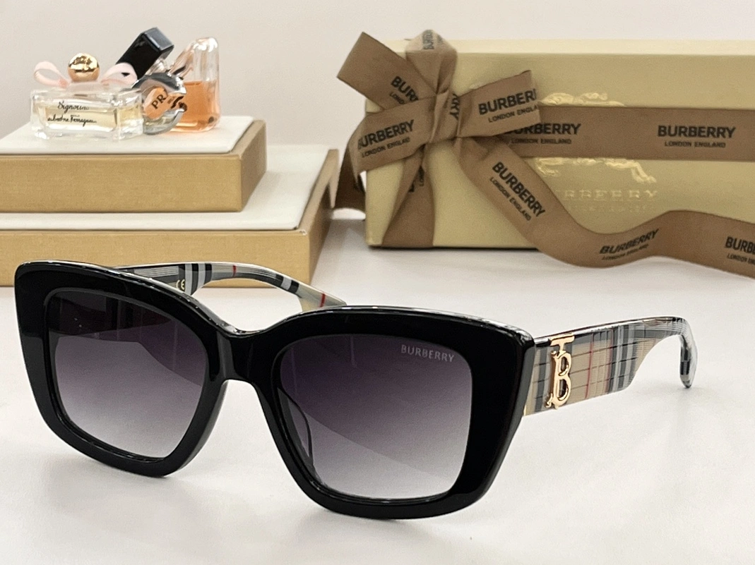 Burberry AAA Quality Sunglasses Bold 9139
