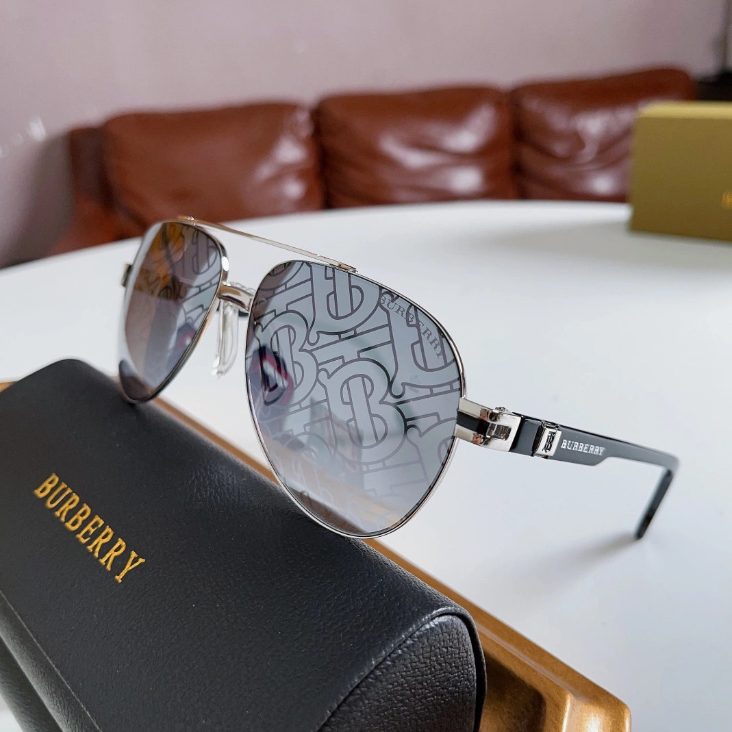 Burberry AAA Quality Sunglasses Bold 9788