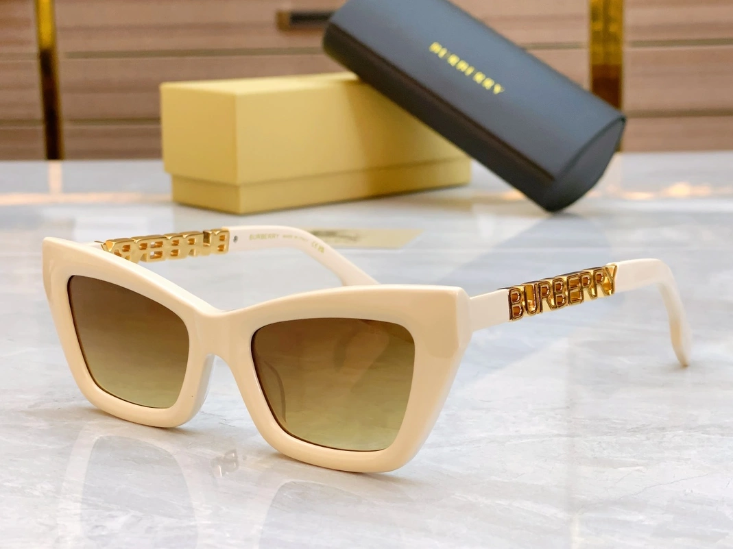 Burberry AAA Quality Sunglasses Bright 7472