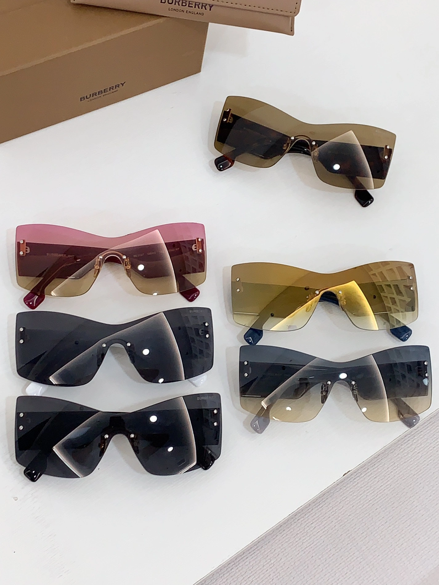 Burberry AAA Quality Sunglasses Classic 2880