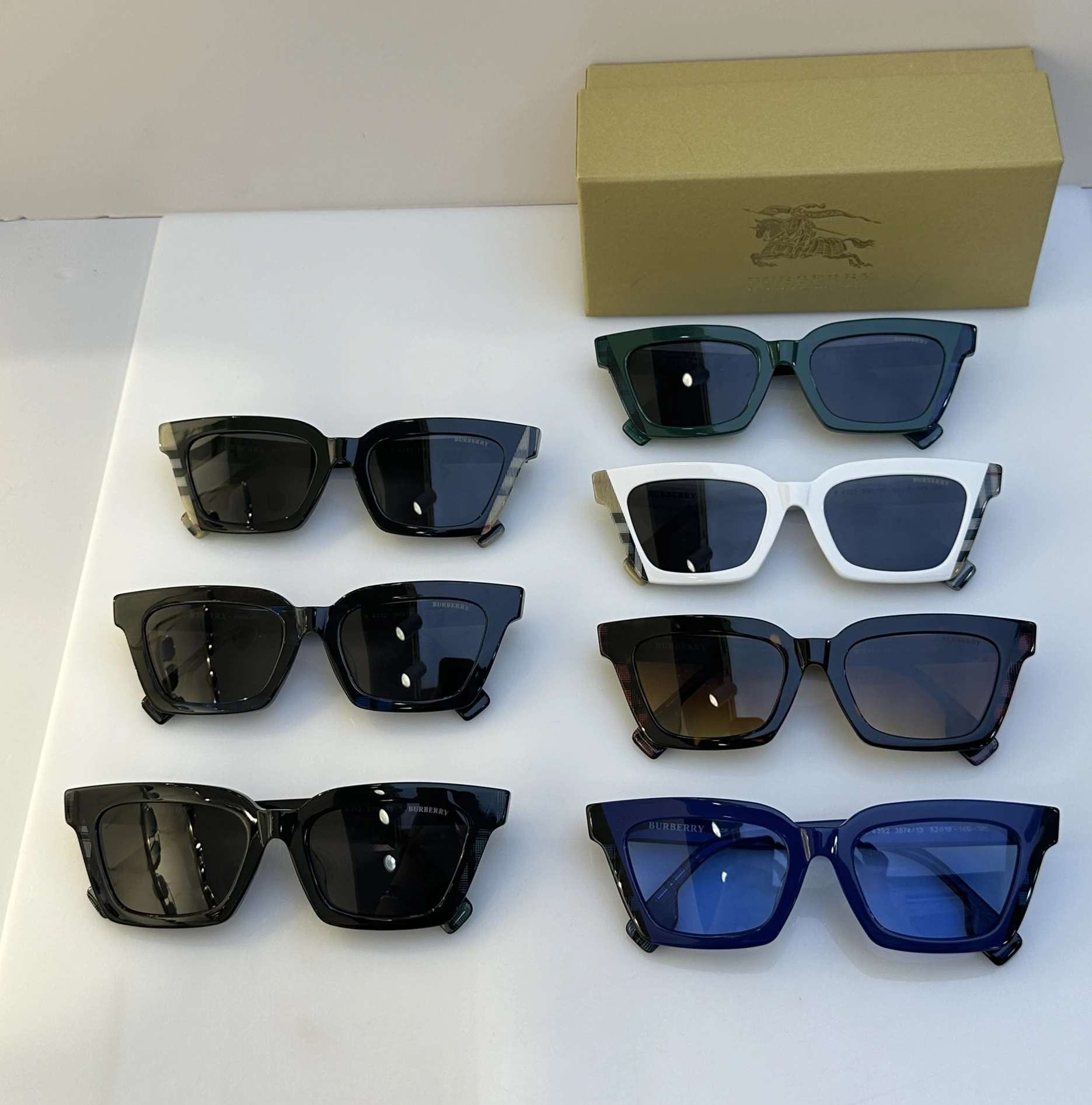 Burberry AAA Quality Sunglasses Comfortable 5676