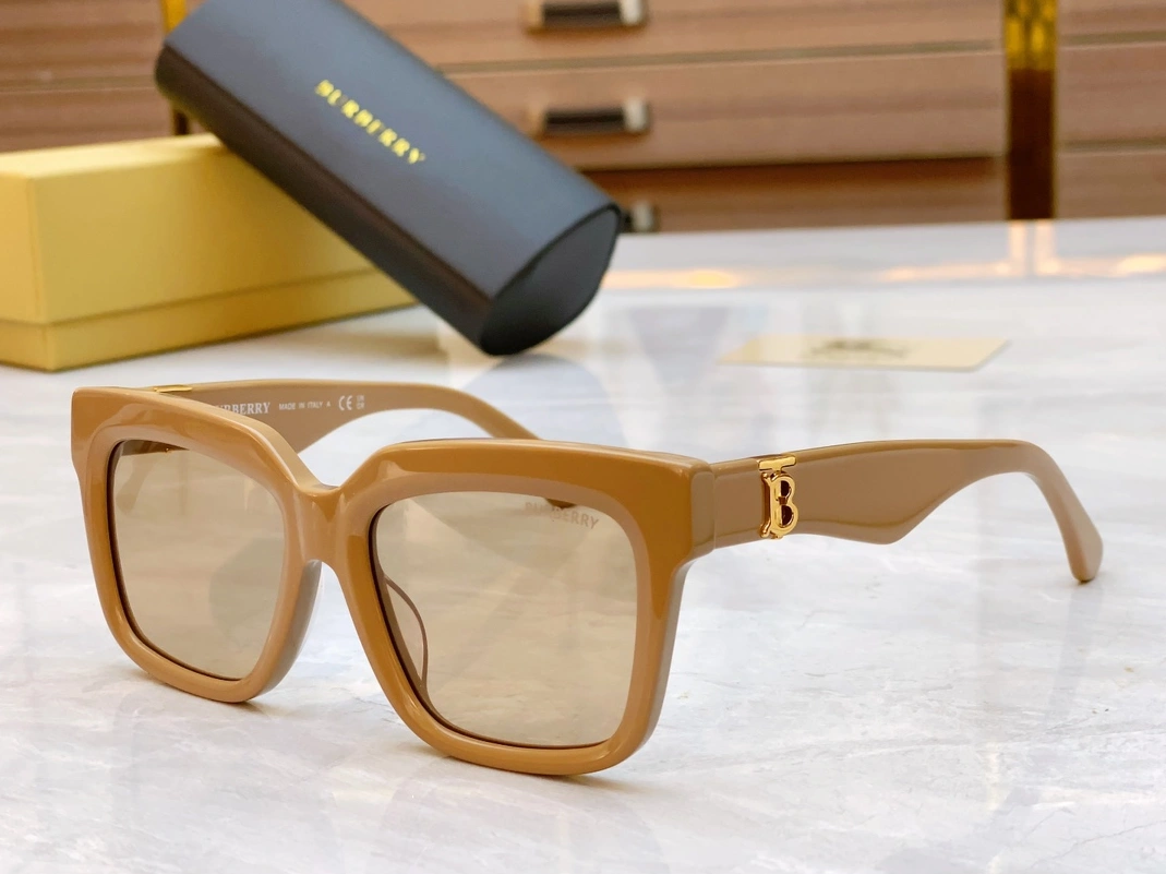 Burberry AAA Quality Sunglasses Compact 1140