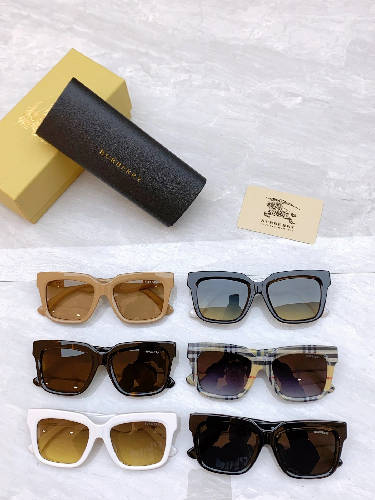 Burberry AAA Quality Sunglasses Compact 1140
