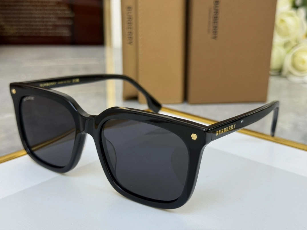 Burberry AAA Quality Sunglasses Compact 6631