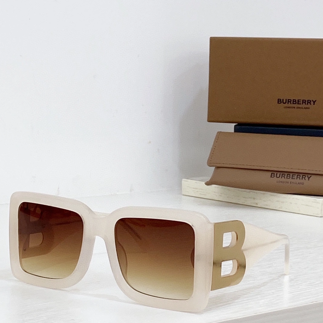 Burberry AAA Quality Sunglasses Compact 9972