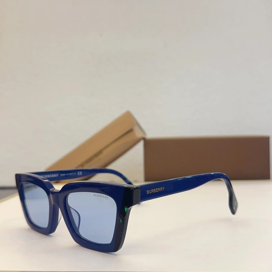 Burberry AAA Quality Sunglasses DailyWear 7477