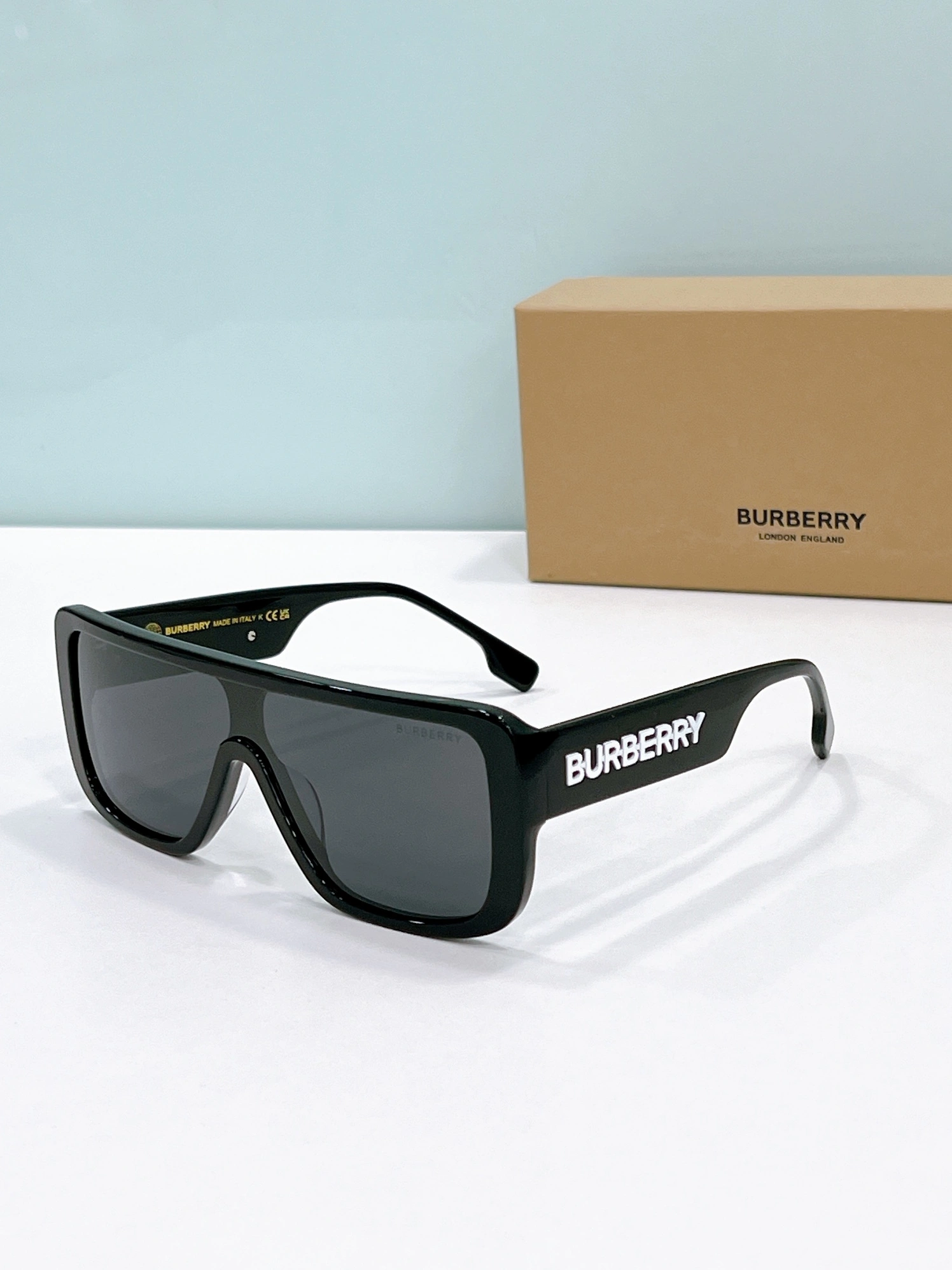 Burberry AAA Quality Sunglasses Durable 3922