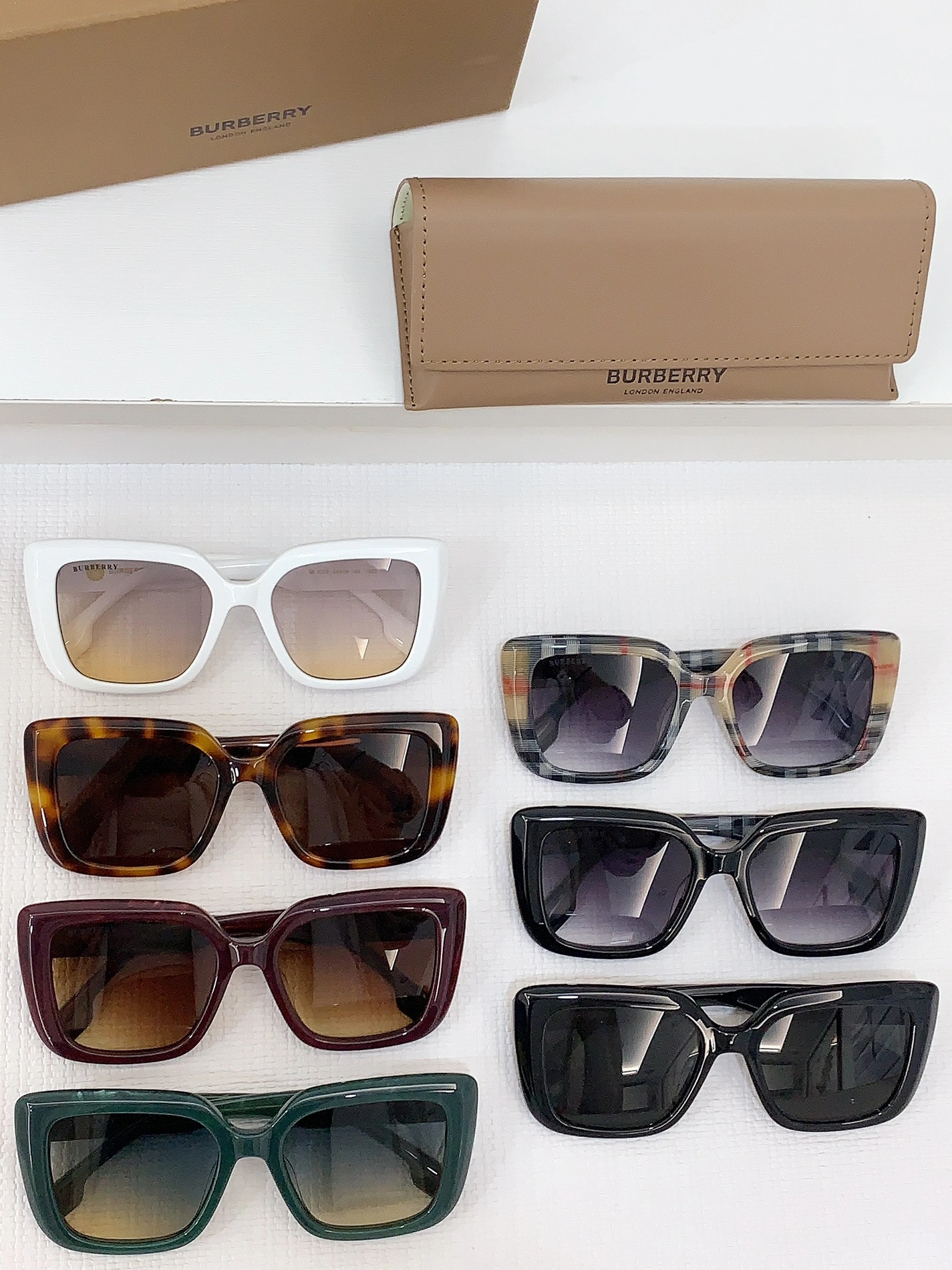 Burberry AAA Quality Sunglasses Durable 894