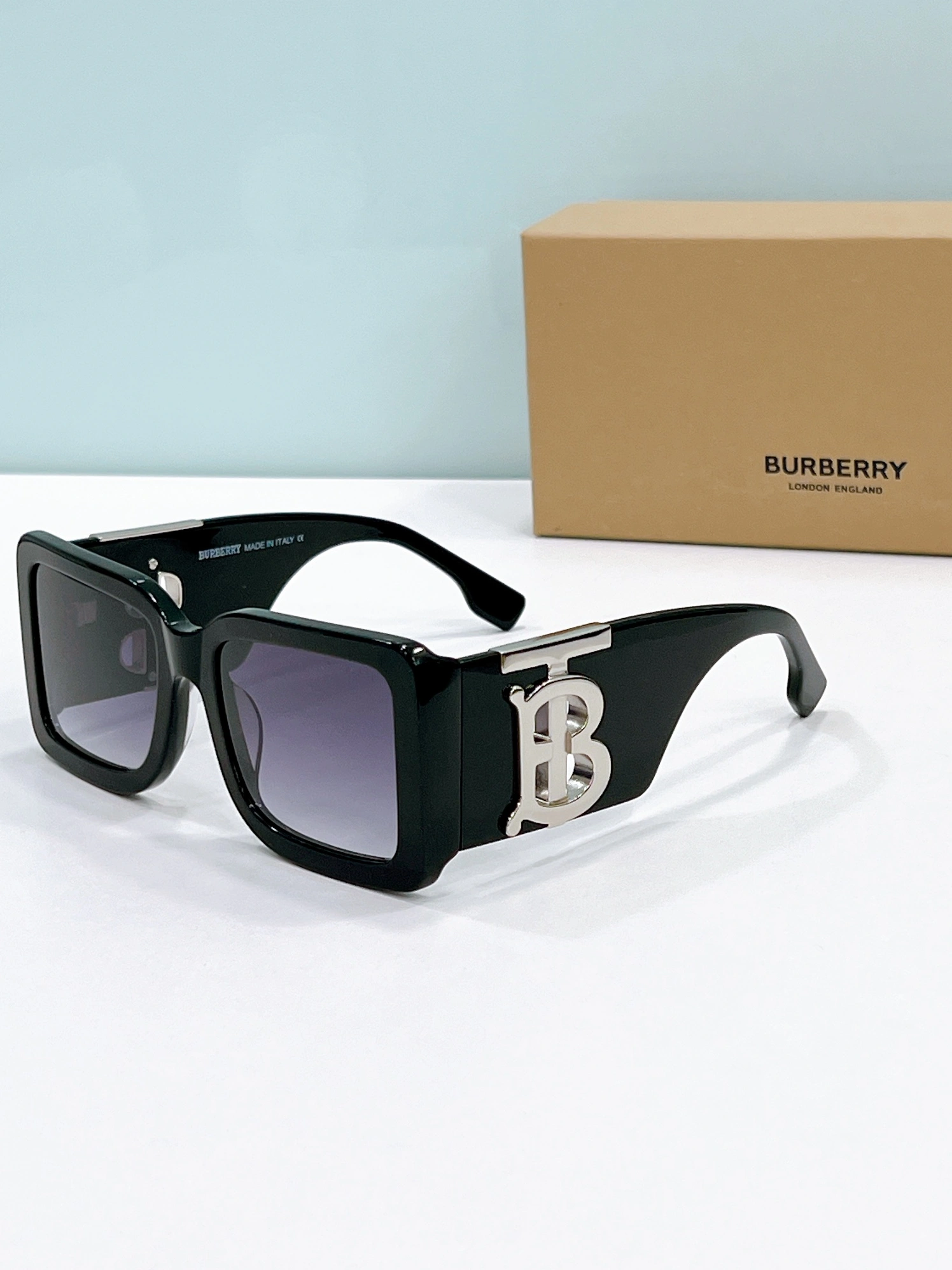 Burberry AAA Quality Sunglasses EyeCatching 7067
