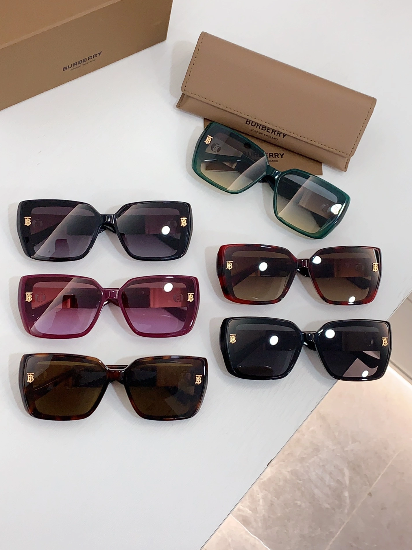 Burberry AAA Quality Sunglasses GoAnywhere 186