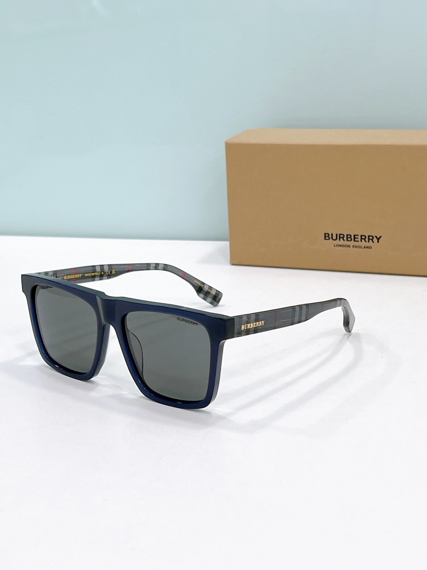 Burberry AAA Quality Sunglasses Lightweight 1077