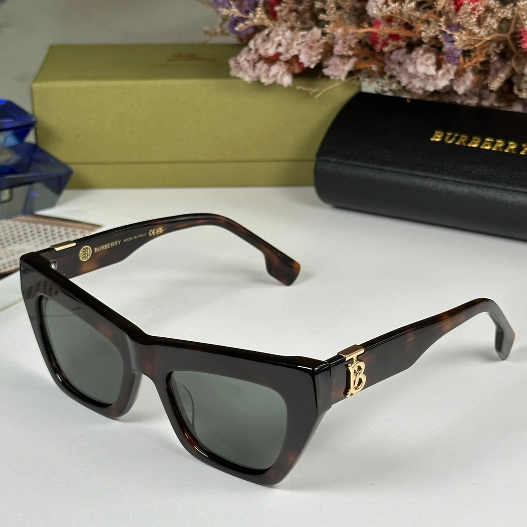 Burberry AAA Quality Sunglasses Lightweight 8813